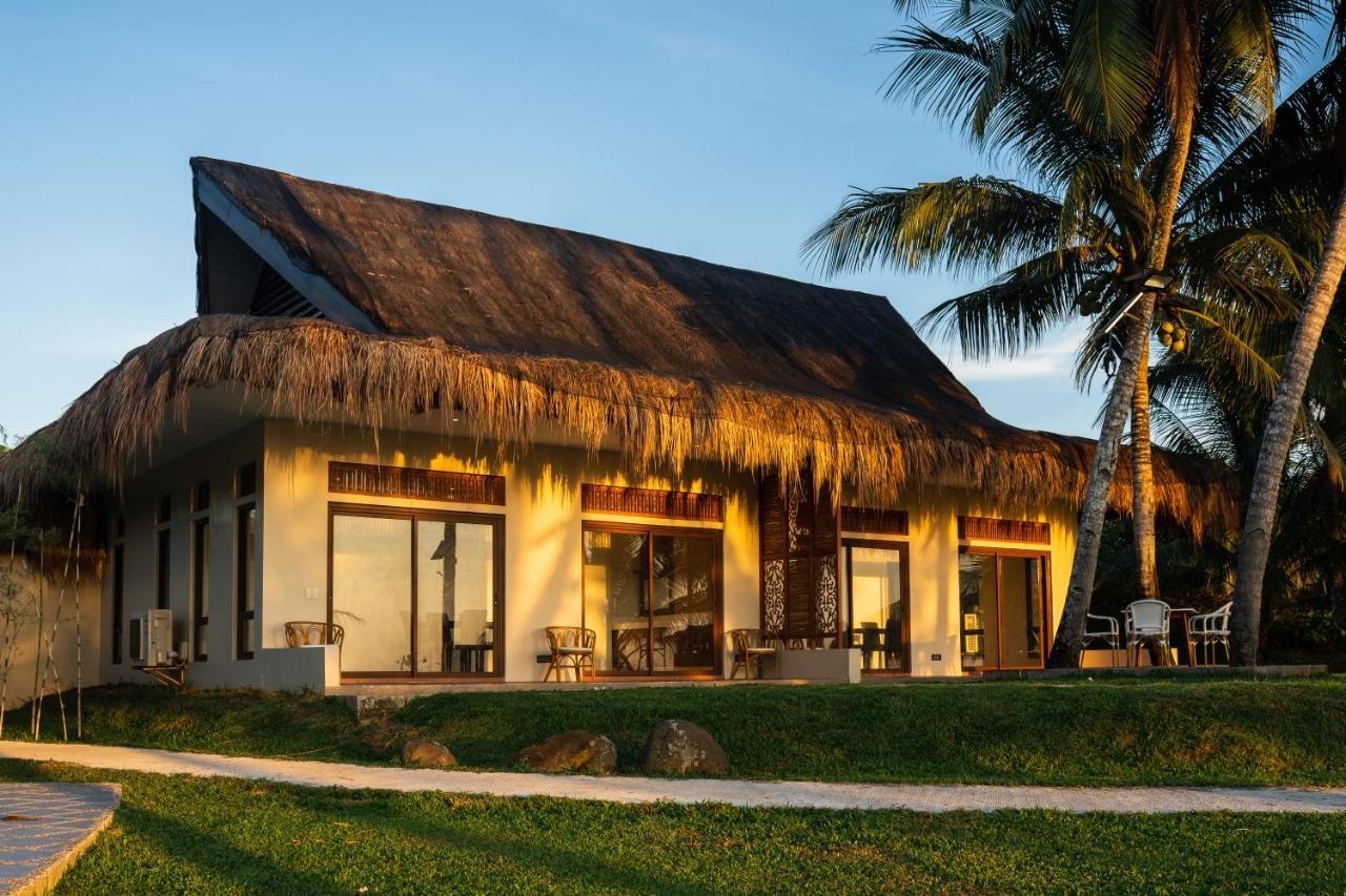 Costa Celine Beach Resort Kinablangan Exterior photo